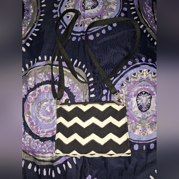 thirty-one Handbags - Thirty-One Black and White Chevron Crossbody Bag